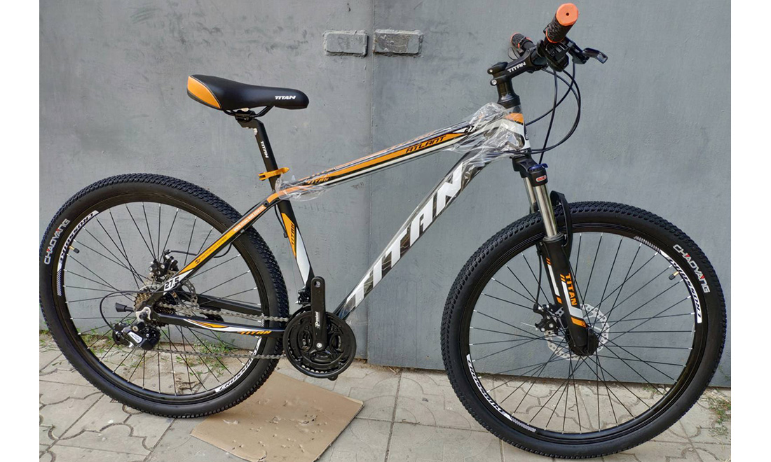 Фотография Велосипед Titan Atlant 29" (2020) 2020 Черно-оранжевый